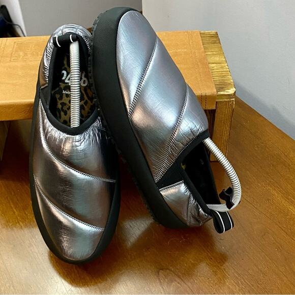 P448 Laby Textile Slippers Women's Sz 40, 9.5 US Silver Quilted Leopard Comfy - Picture 9 of 15